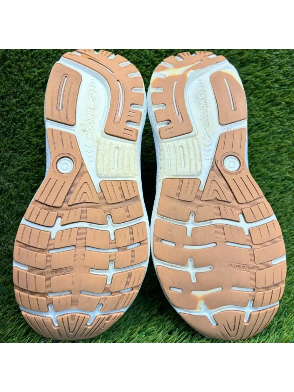 Brooks missing insoles